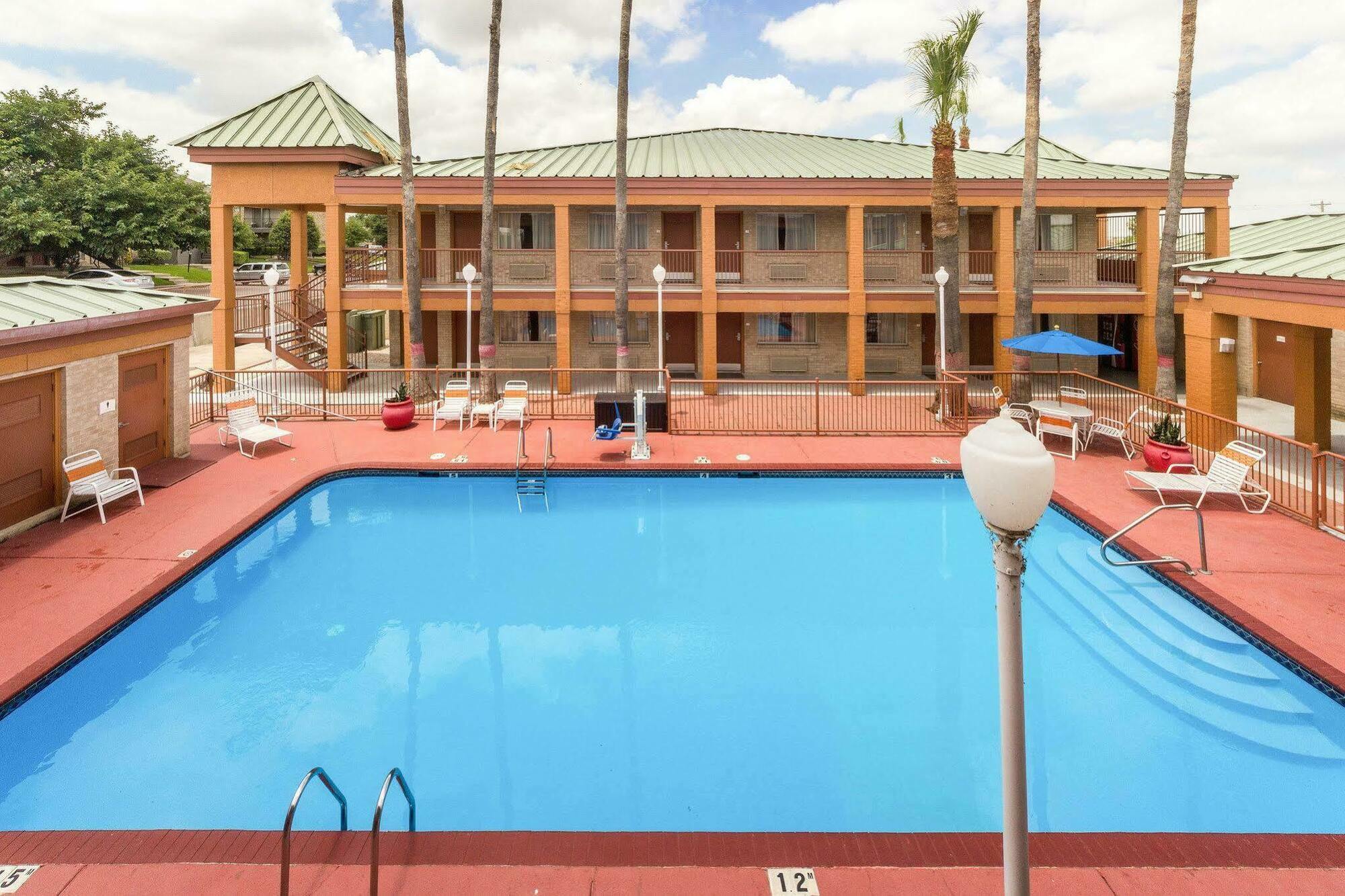 Econo Lodge Inn & Suites Eagle Pass Dış mekan fotoğraf